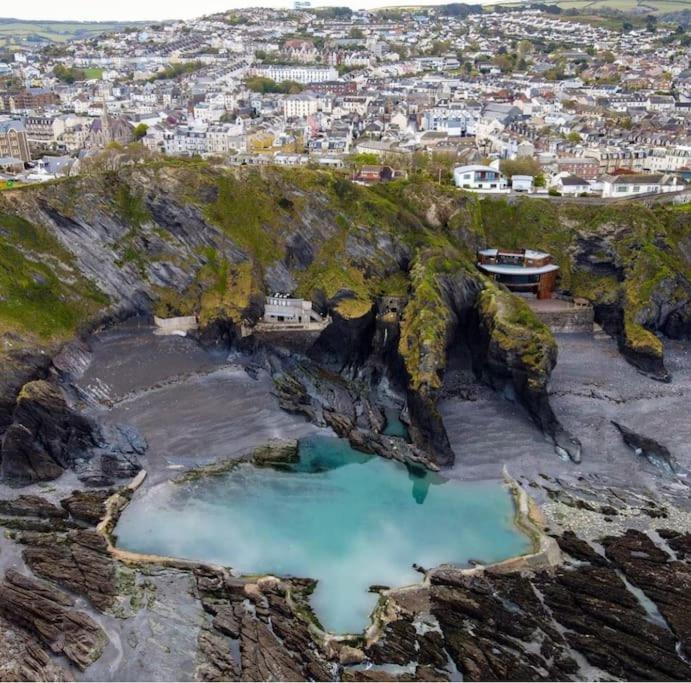 Paramount Apartments Ilfracombe, Arty Seaside Holiday Apartments エクステリア 写真