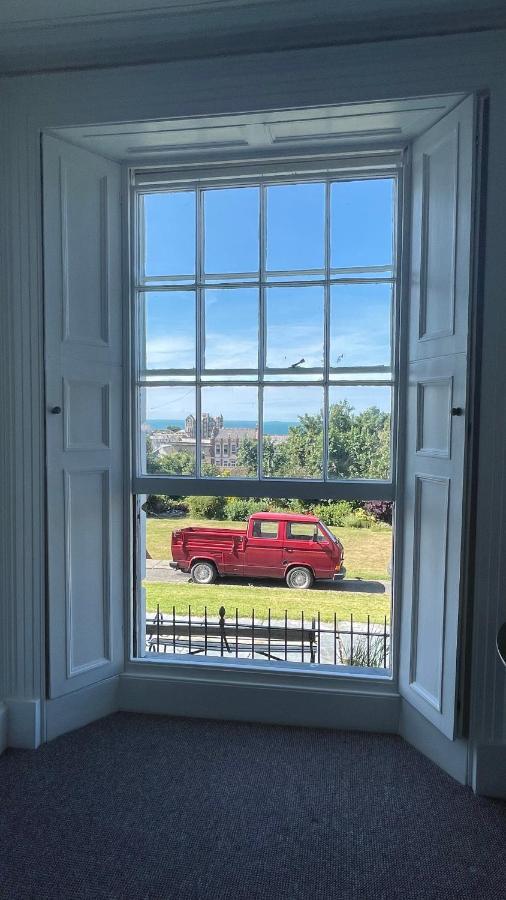 Paramount Apartments Ilfracombe, Arty Seaside Holiday Apartments エクステリア 写真