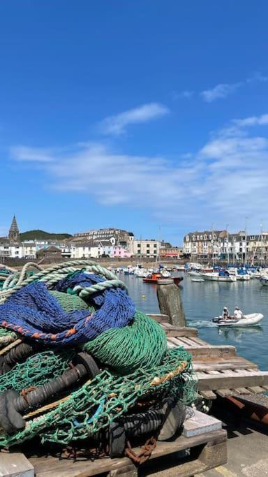 Paramount Apartments Ilfracombe, Arty Seaside Holiday Apartments エクステリア 写真