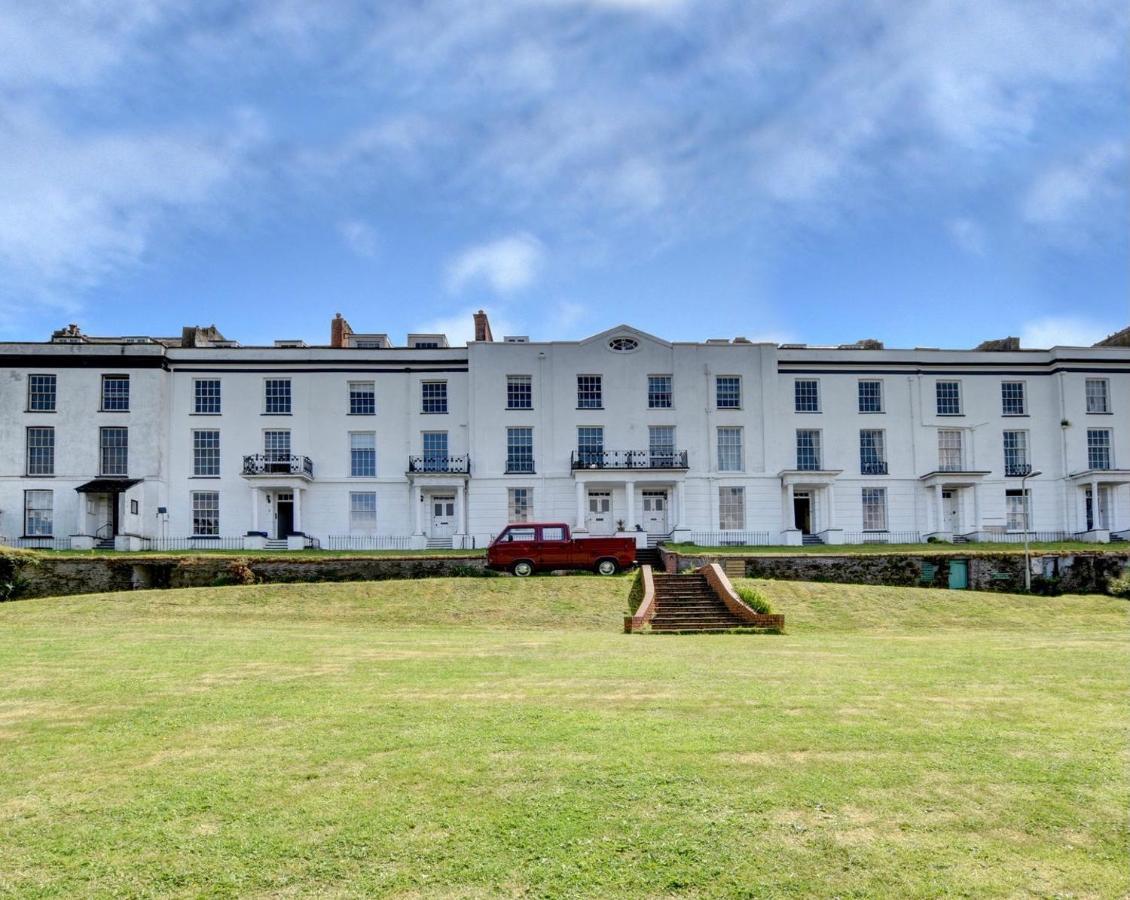 Paramount Apartments Ilfracombe, Arty Seaside Holiday Apartments エクステリア 写真