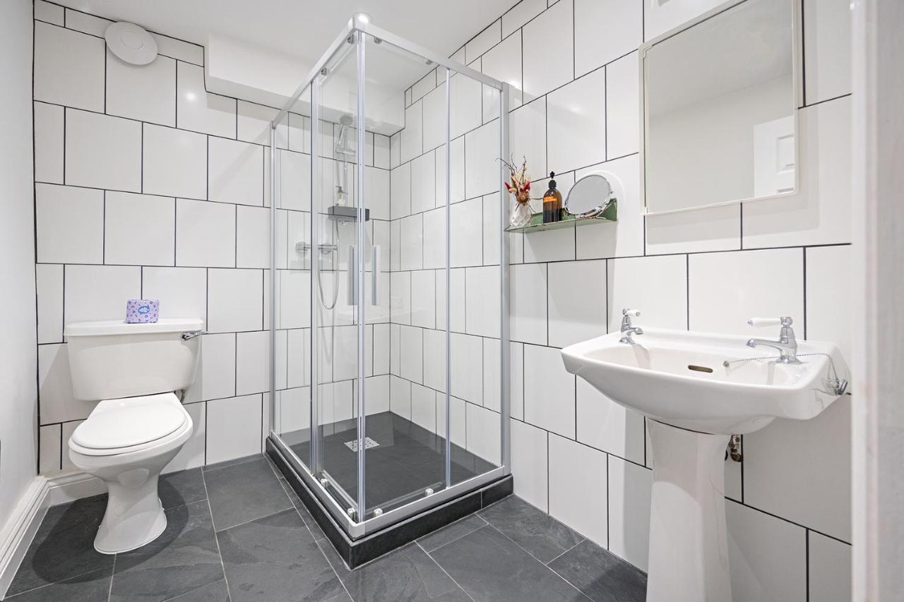 Paramount Apartments Ilfracombe, Arty Seaside Holiday Apartments エクステリア 写真