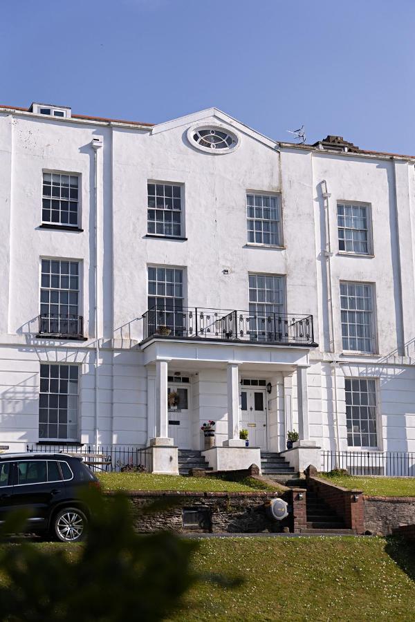 Paramount Apartments Ilfracombe, Arty Seaside Holiday Apartments エクステリア 写真